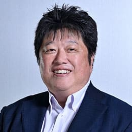 岡嵜 氏
