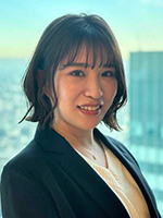 秋山 雅理恵 氏