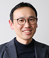 真野　秀太 氏