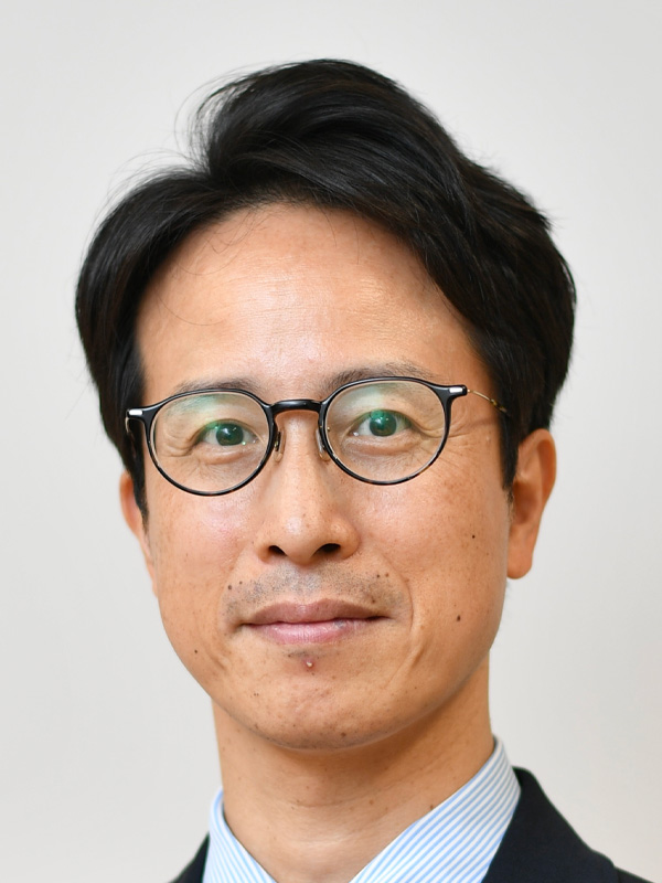 亀井 健人 氏