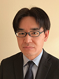 加来 俊彦 氏